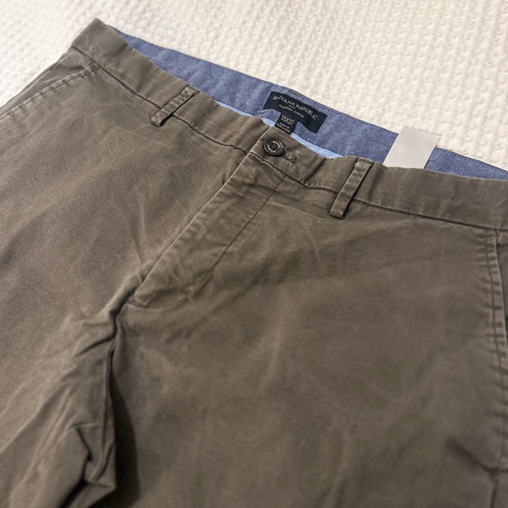 35x32 Banana Republic Men's Khaki Chinos 97% Cotton